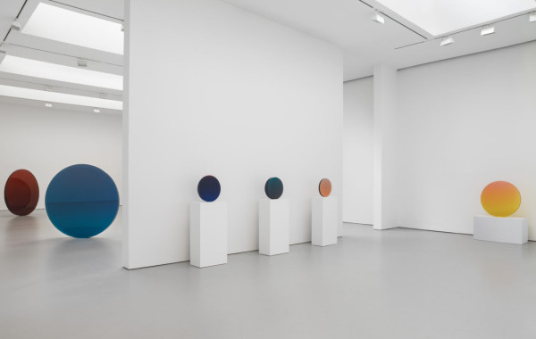 Installation view, De Wain Valentine: Works from the 1960s and 1970s, David Zwirner Gallery, New York, 2015.