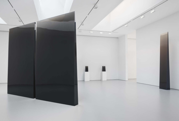 Installation view, De Wain Valentine: Works from the 1960s and 1970s, David Zwirner Gallery, New York, 2015.
