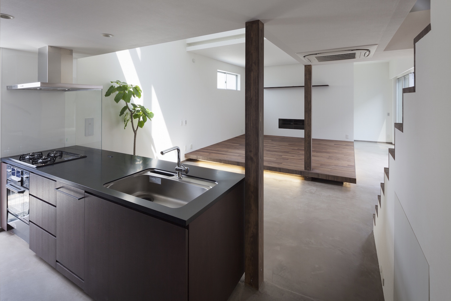 House in Chigasaki by LEVEL Architects