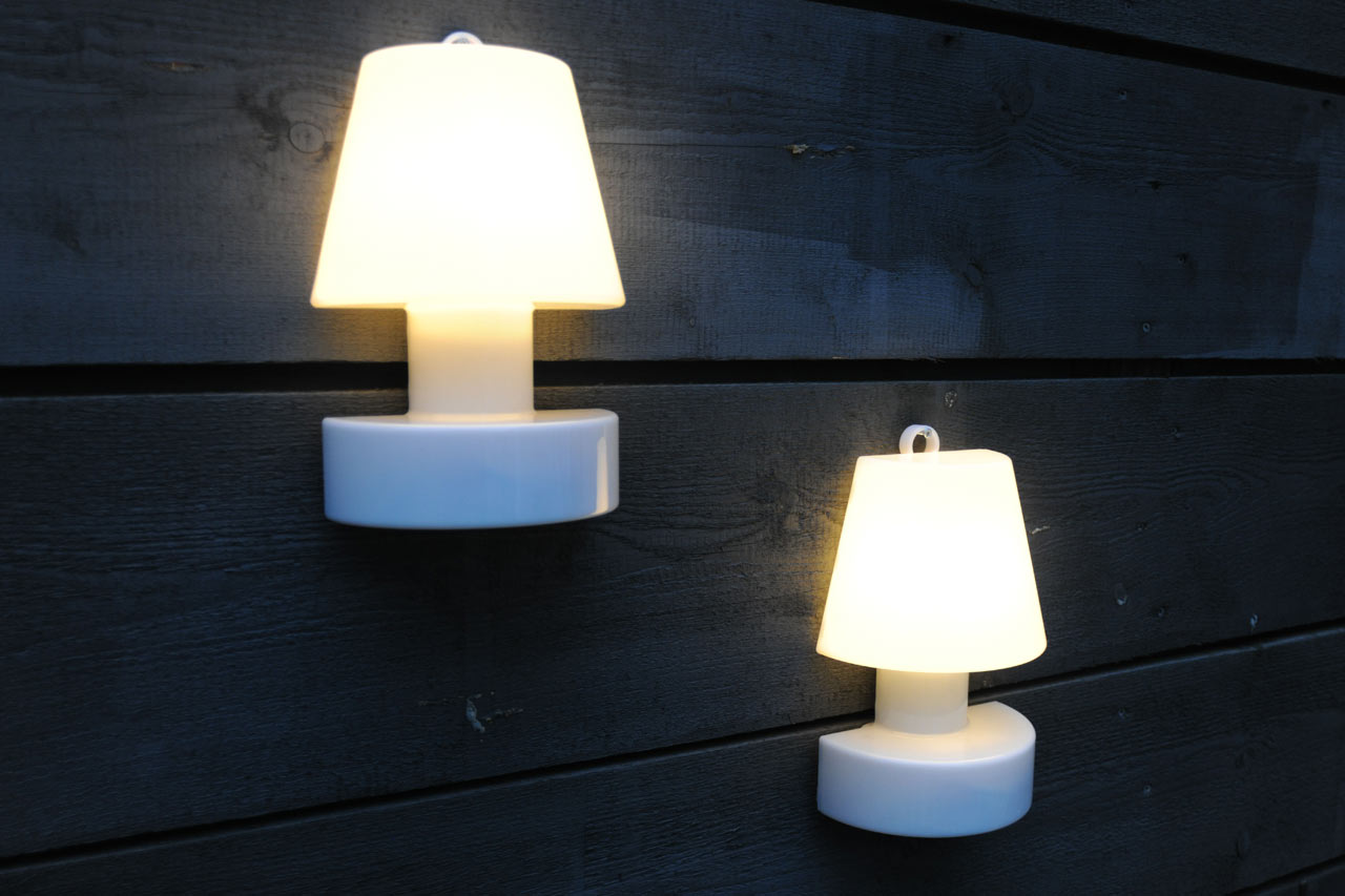 A Hanging Lamp for your Outdoor Walls