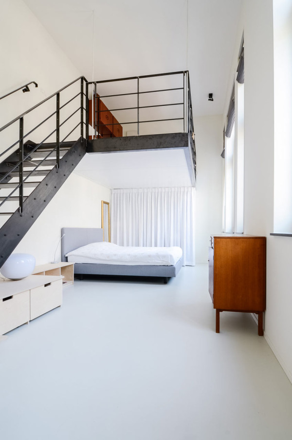 OnsDorp-StandardStudio-former-school-apartment-11