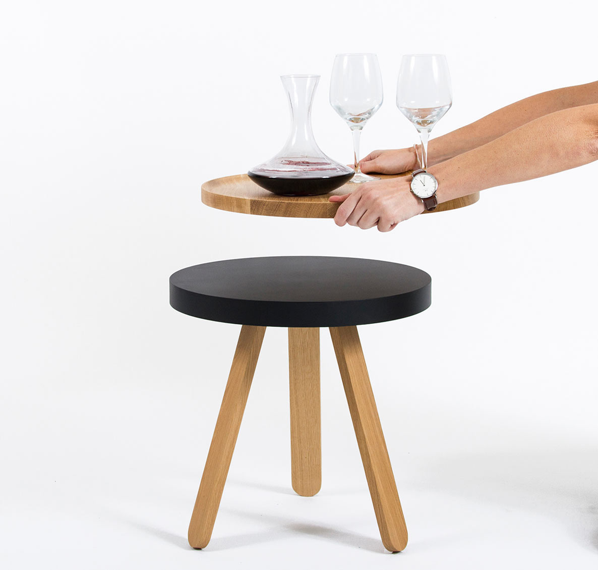 Batea: A Side Table with a Serving Tray