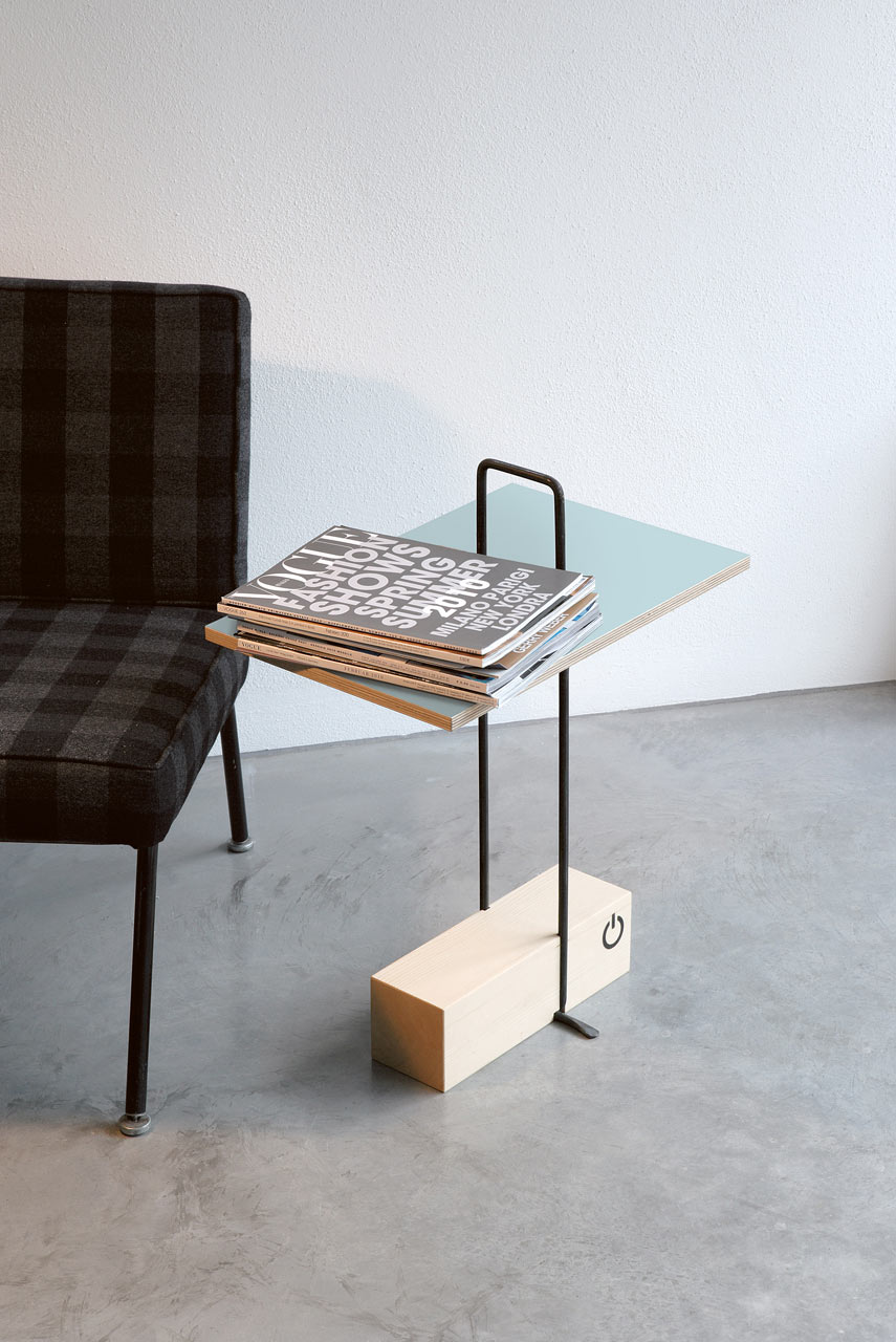 Abgemahnt: A Side Table You Can Tote Around