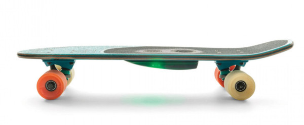Globe-speakerboard-skateboard-side