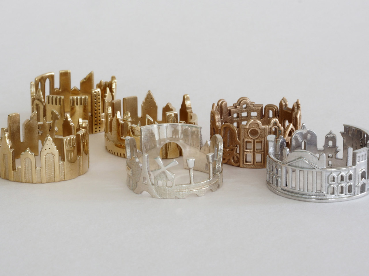 Architecture-Inspired Rings that Focus on City Skylines