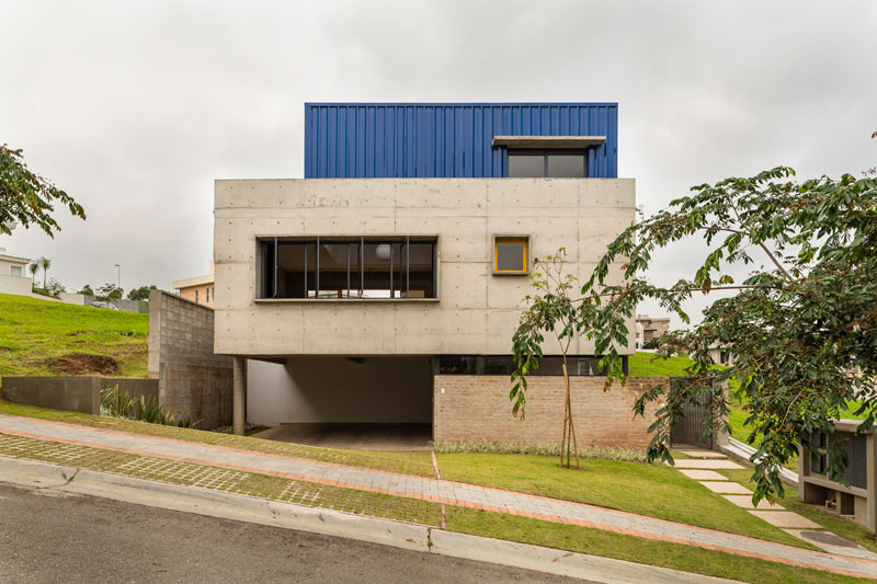 A Brazilian Residence Made with Three Different Materials