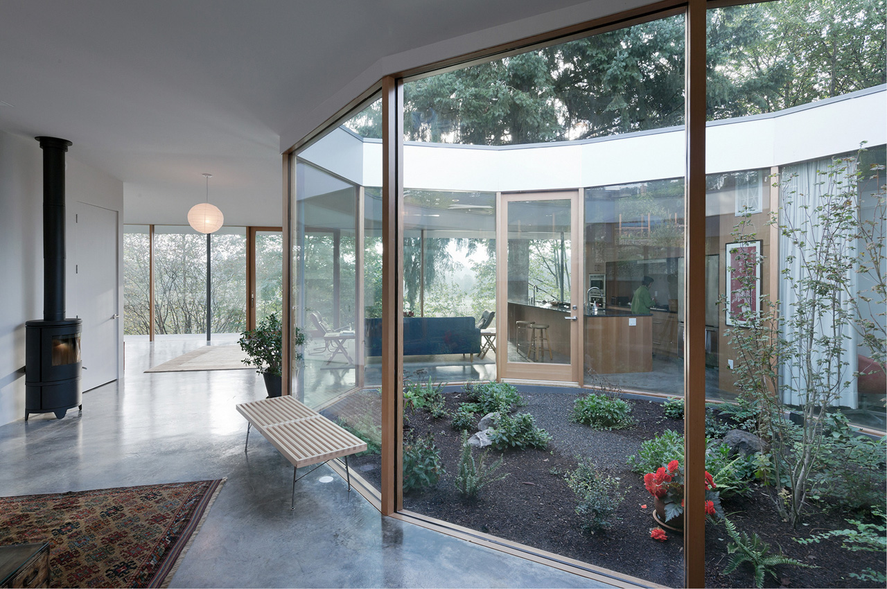 10 Modern Houses with Interior Courtyards - Design Milk