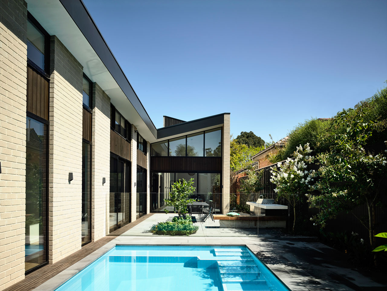 A Modern House in Australia With A Central Courtyard