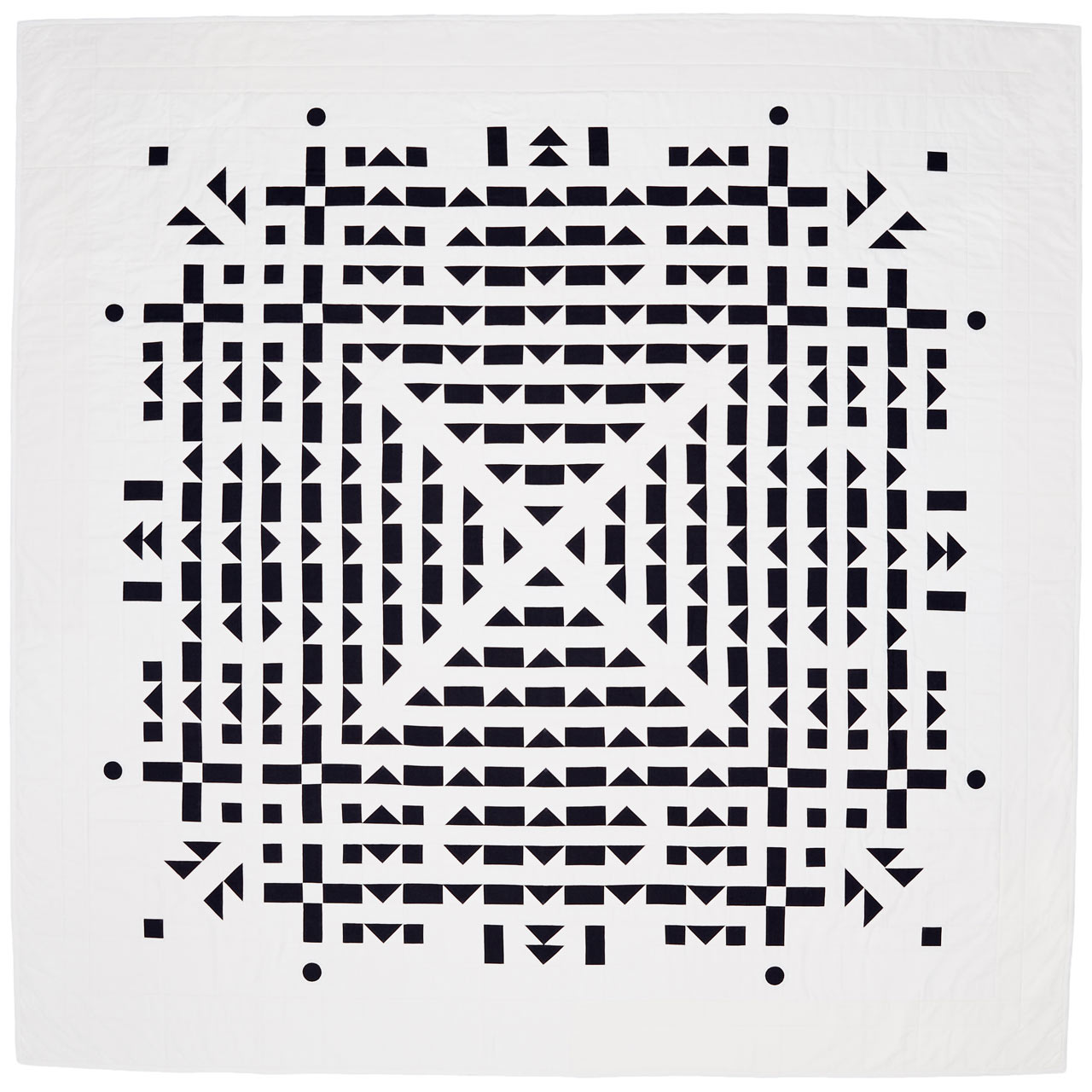 Black & White, Twelve Quilts: A Showcase of 12 Contemporary Quilters