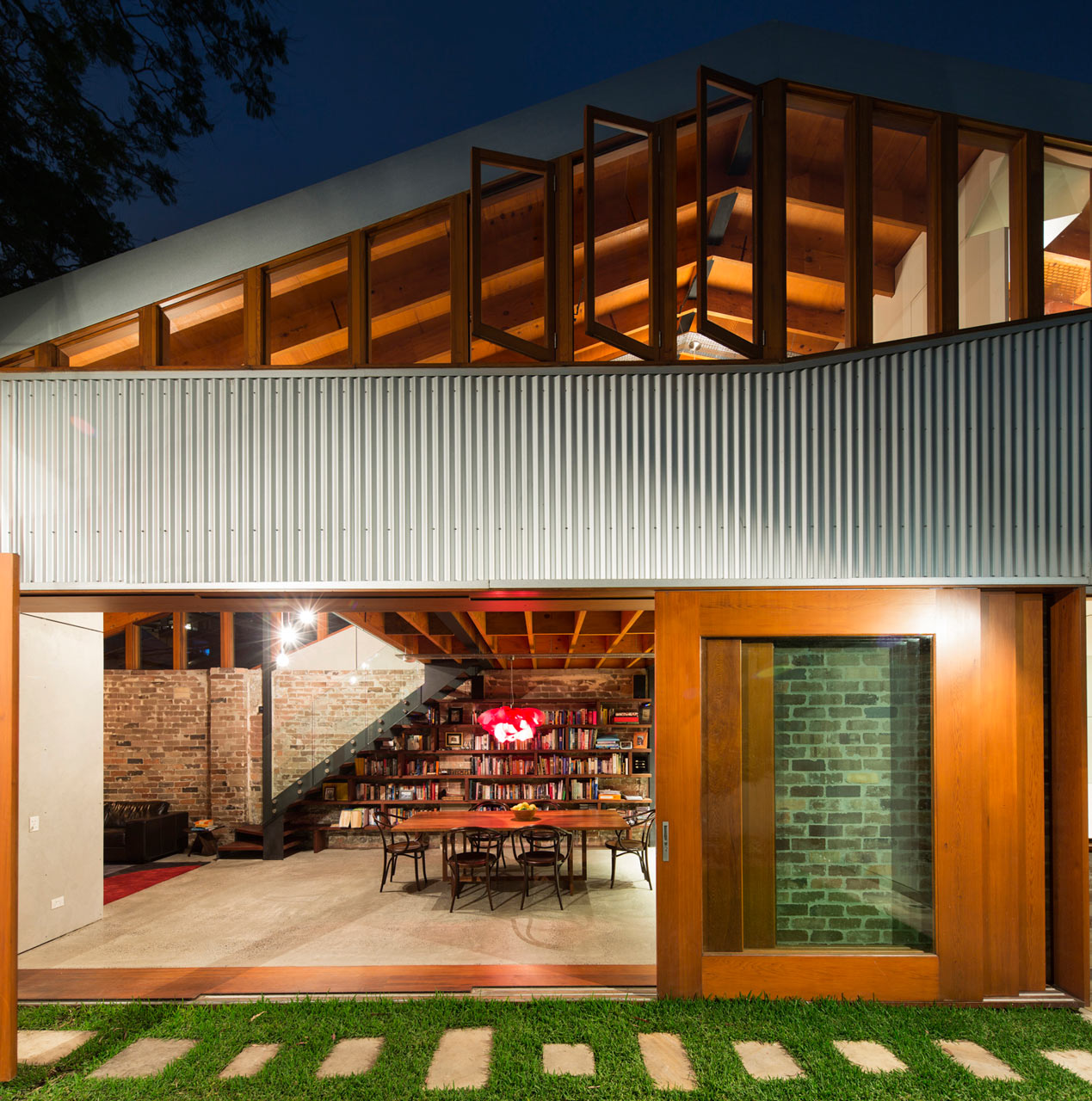 An Old Cowshed Becomes a Charming House in Sydney