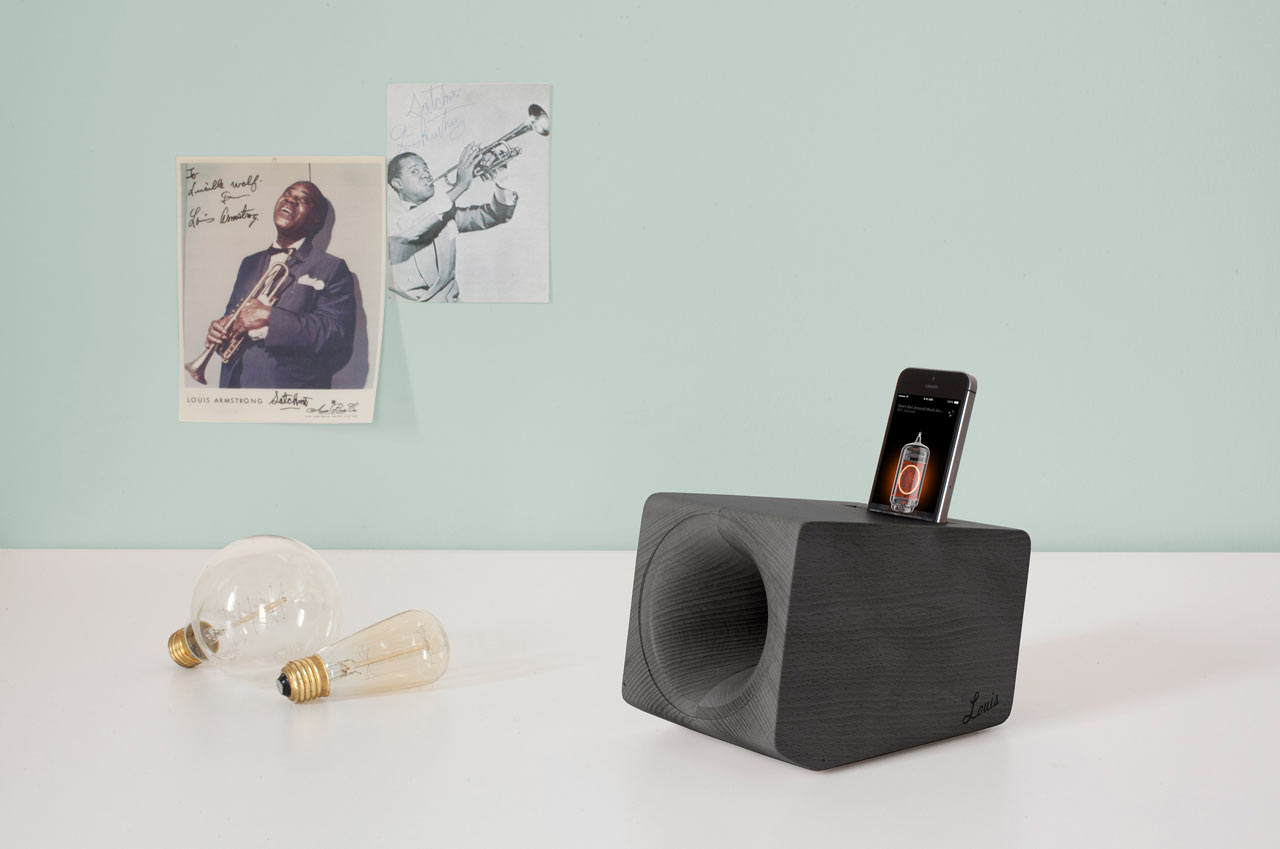 A Wooden Speaker that Mimics the Sound of Vinyl