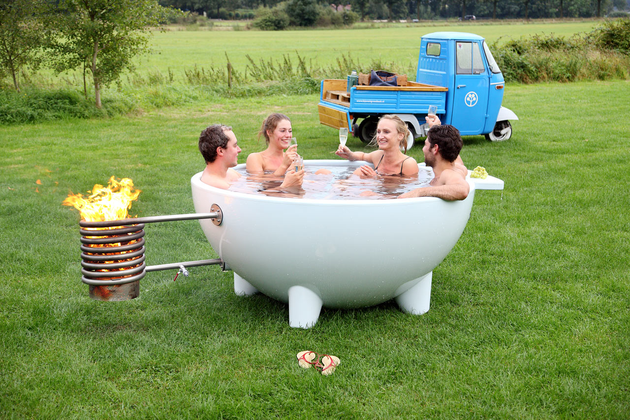 outdoor jacuzzi tub