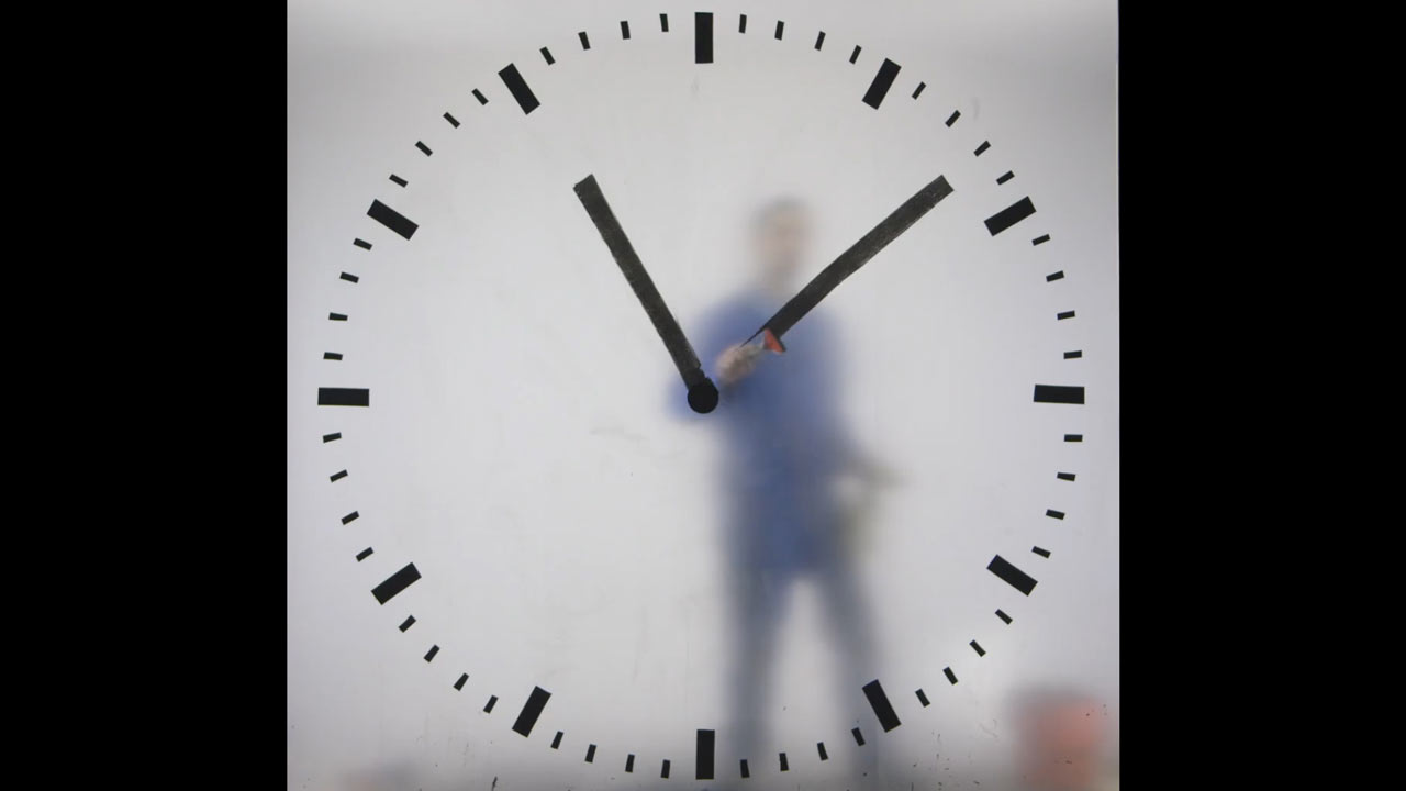 Maarten Baas’ Real Time Schiphol Clock