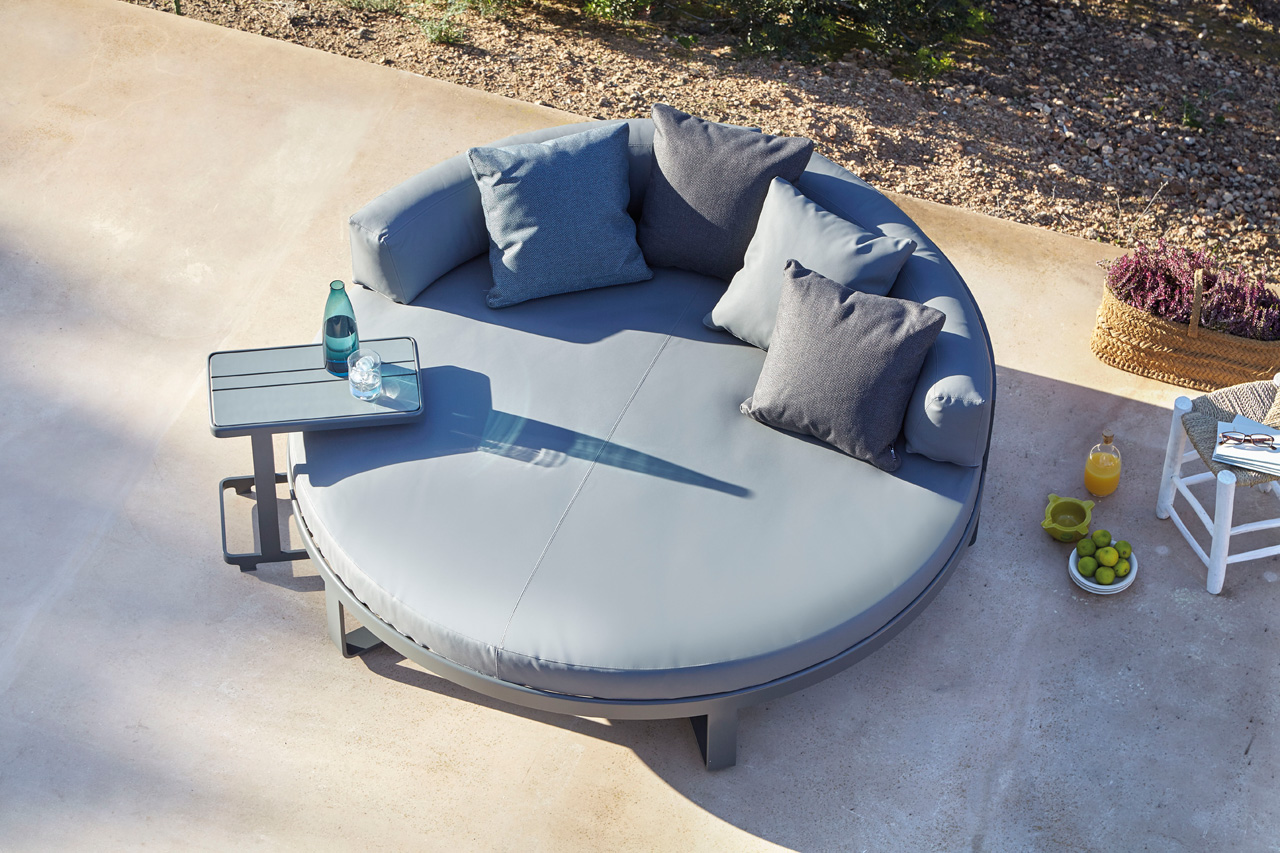 FLAT: The Perfect Daybed You Can Chill On