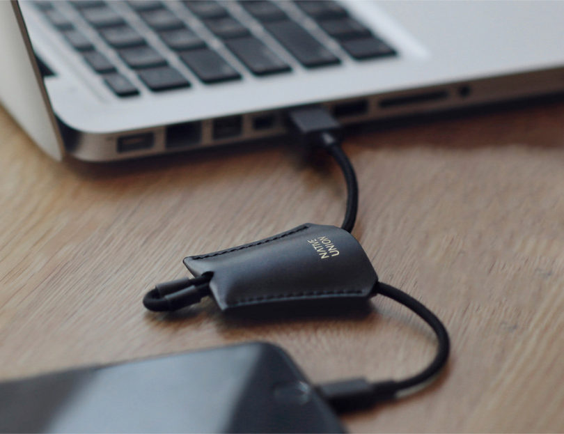 tag-luxury-leather-charging-cable-by-native-union-04