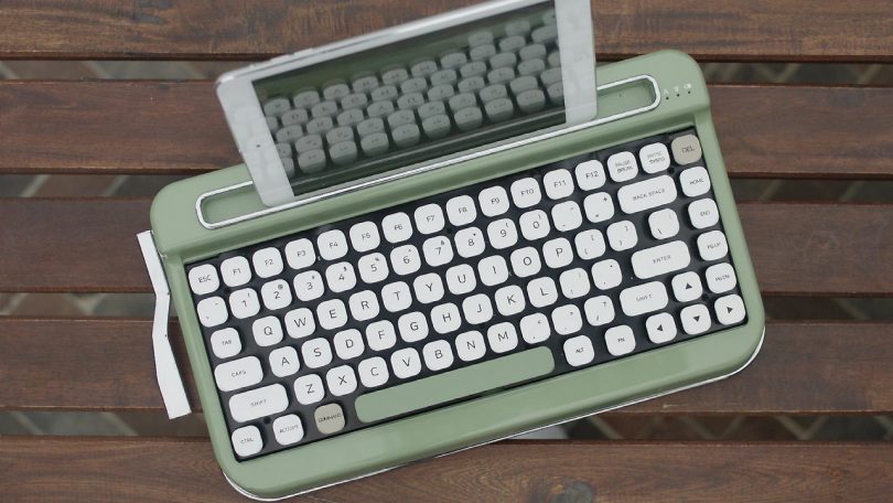 PENNA: A Vintage Typewriter-Inspired Bluetooth Keyboard