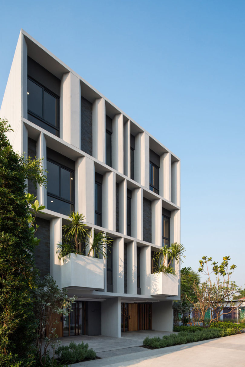 A iModern Townhousei with a Private Garden in Bangkok 