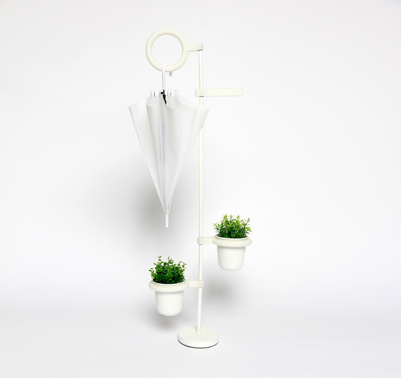LÖV Lets You Water Your Plants While Your Umbrella Dries