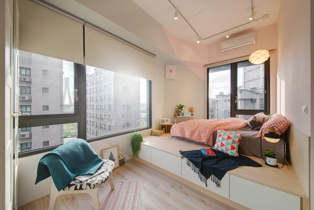 tiny taiwanese apartment for young people