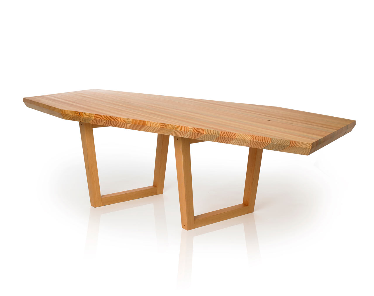 Autonomous Furniture’s Kaiwa Table Makes Sure No One Is Left Out of the Conversation