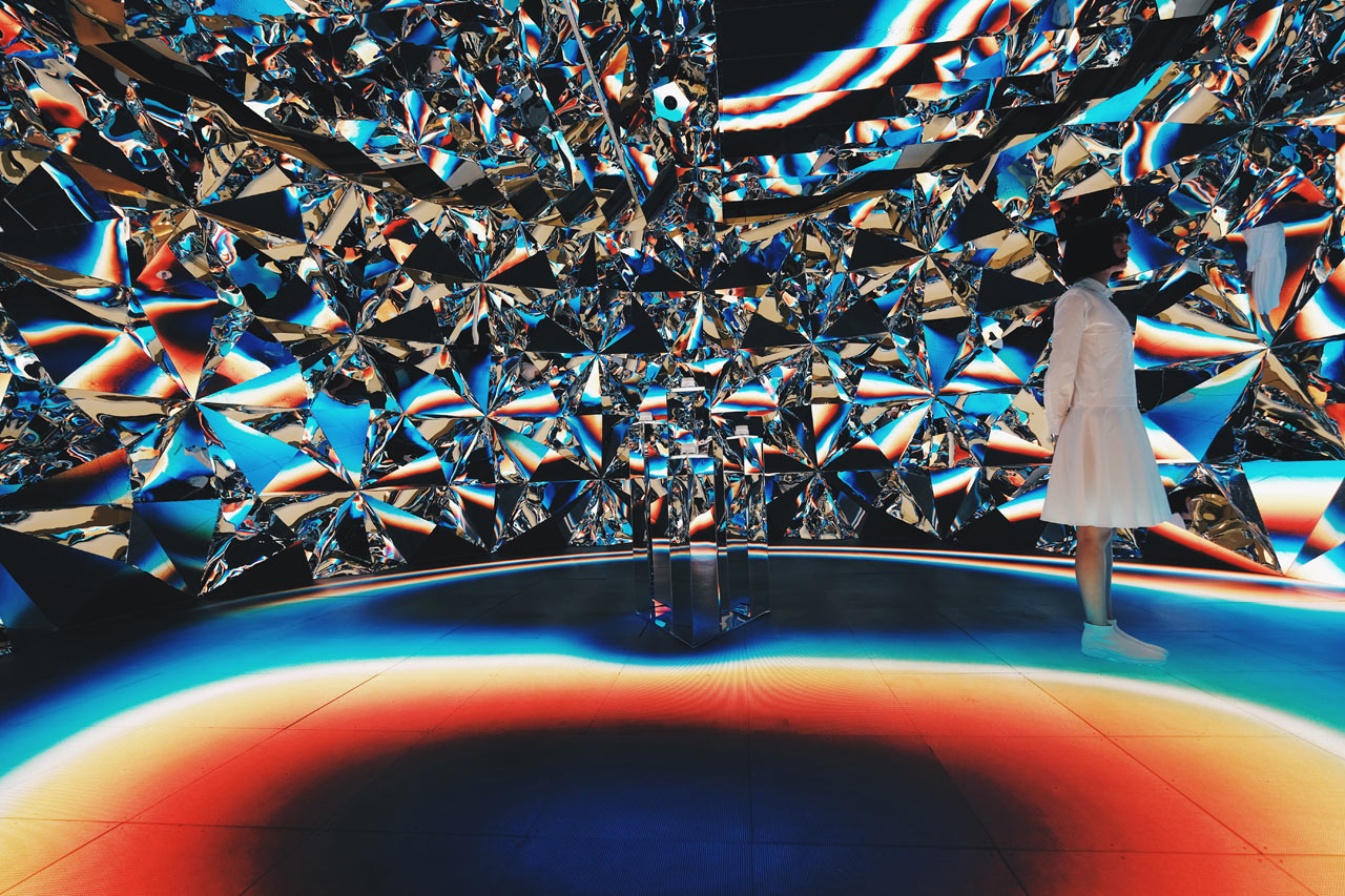 Prismverse: An Installation of Geometrical Tessellated Mirror Walls