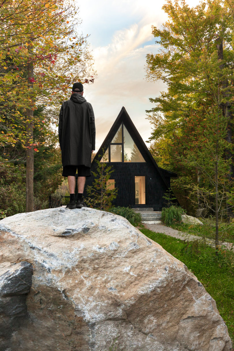 Jean Verville architecte Renovates a Canadian A-frame House