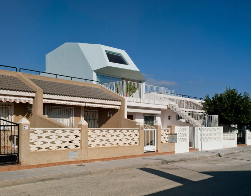 A Beach House on the Mediterranean Coast by Laura Ortín Architecture