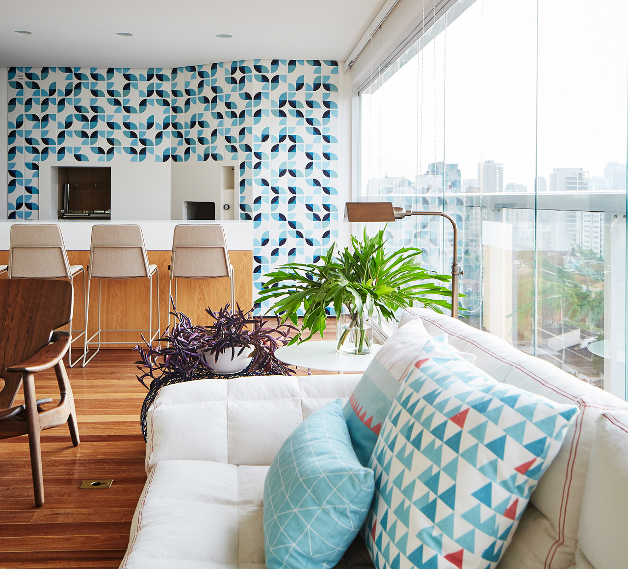 A Bright Apartment in São Paulo Designed for Entertaining by David Ito