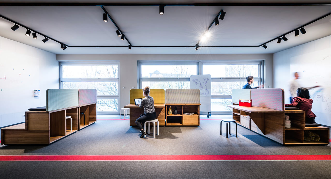 A Flexible Workshop and Lounge for the Volkswagen Group's Carmeq