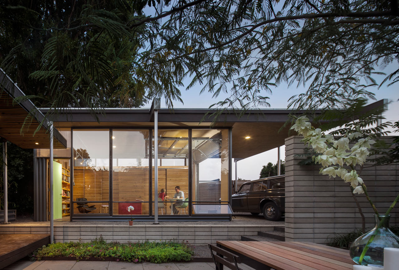 The Grasshopper Studio and Courtyard Adds Much Needed Space to a 1940s Seattle Home