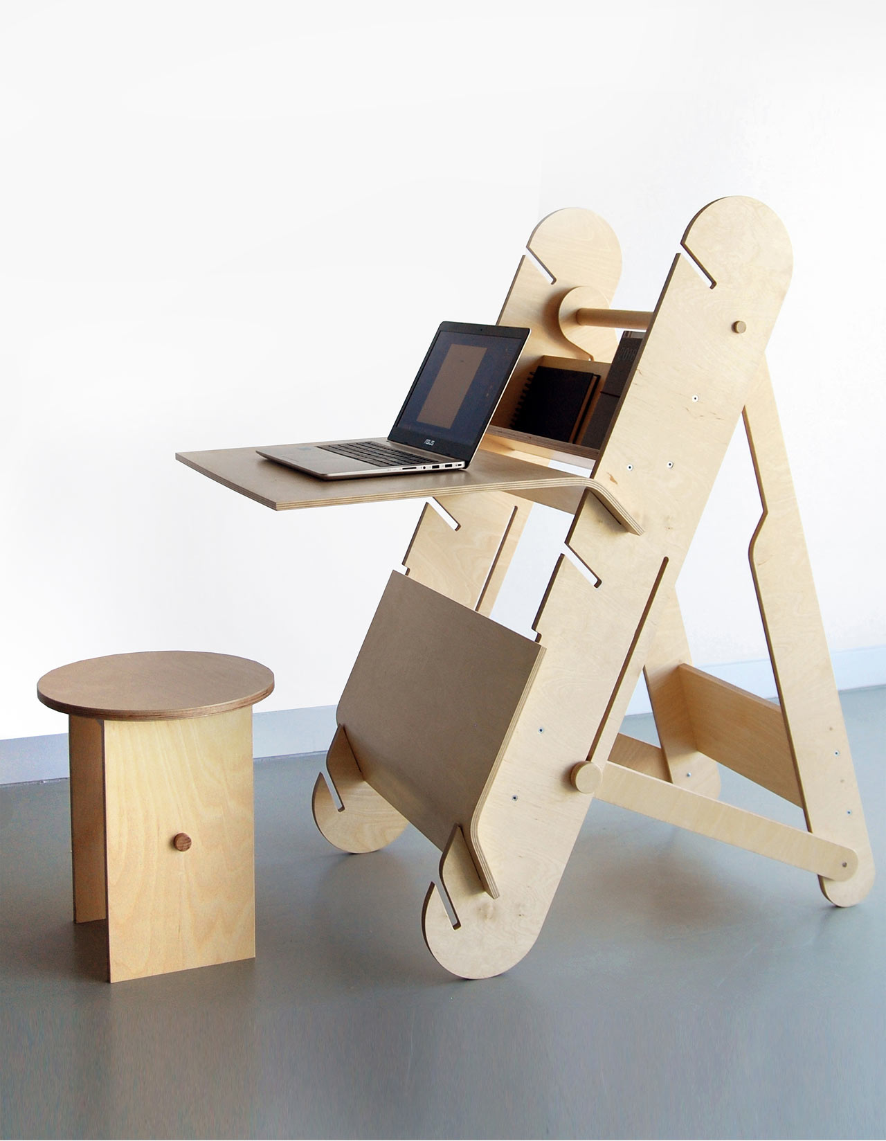 DESKter Sit & Stand Workstation by Malgorzata Wojtyczka