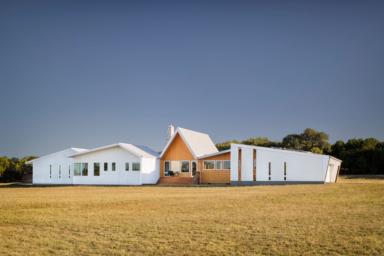 Miró Rivera Architects Designs the Sustainable Hill Country House