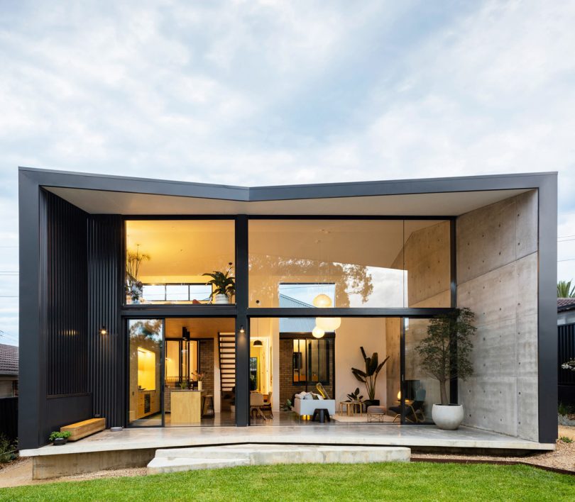 A Bungalow in Sydney Gets a Dramatic, Pavilion-Like Addition