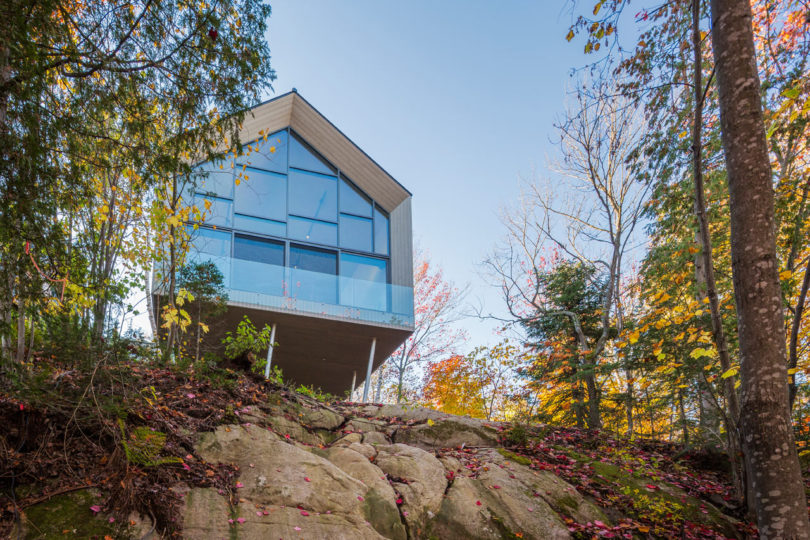 This Workshop on a Cliff Is a Modern Addition to a House Overlooking a Lake