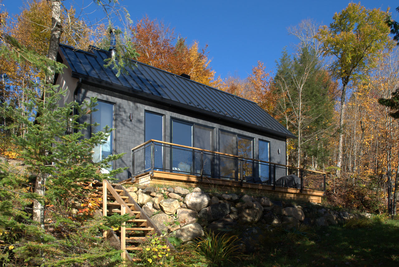 The Wentworth Cabin Is a Quaint, Light-Filled Retreat in Québec