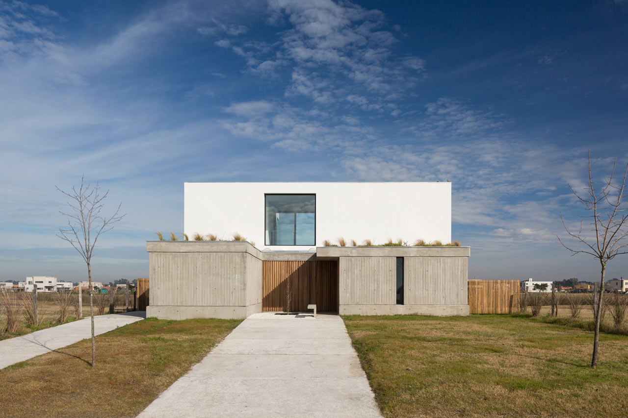 The Golf House in Argentina Explores Materials and Compositions