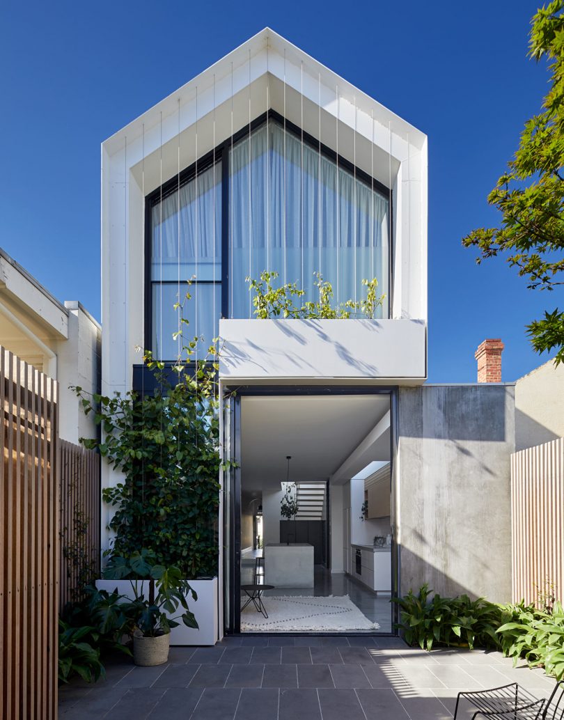 A Modern Addition to a Workers? Cottage in Melbourne