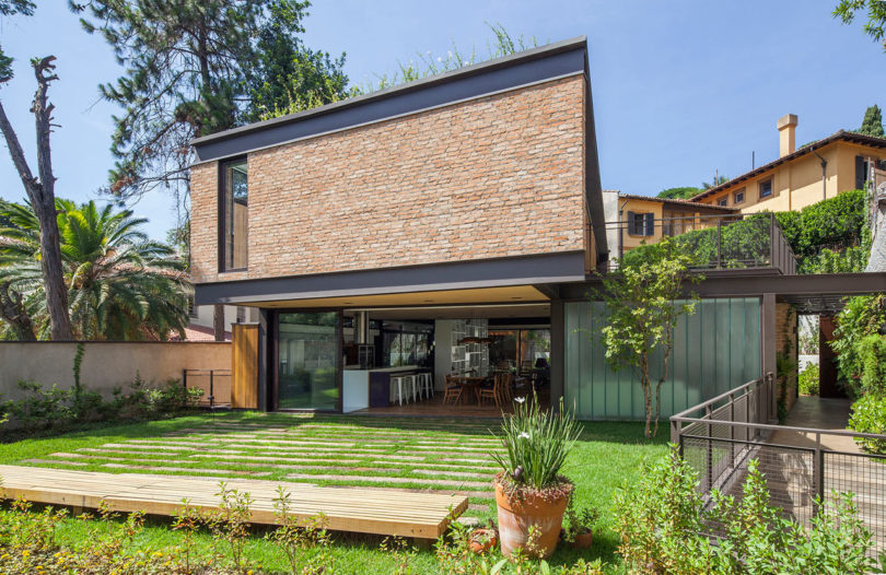São Paulo’s Pacaembu Residence Reused Old Materials for the New House