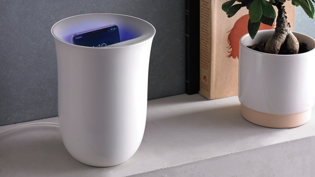 Lexon Oblio Wirelessly Charges Smartphones While Sanitizing