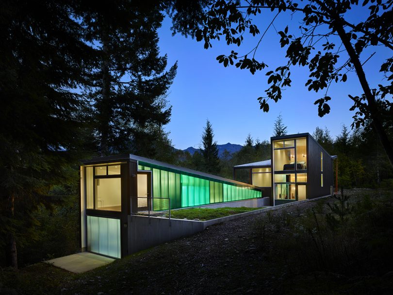 A Striking Modern Cabin at the Foothills of the Cascade Mountains