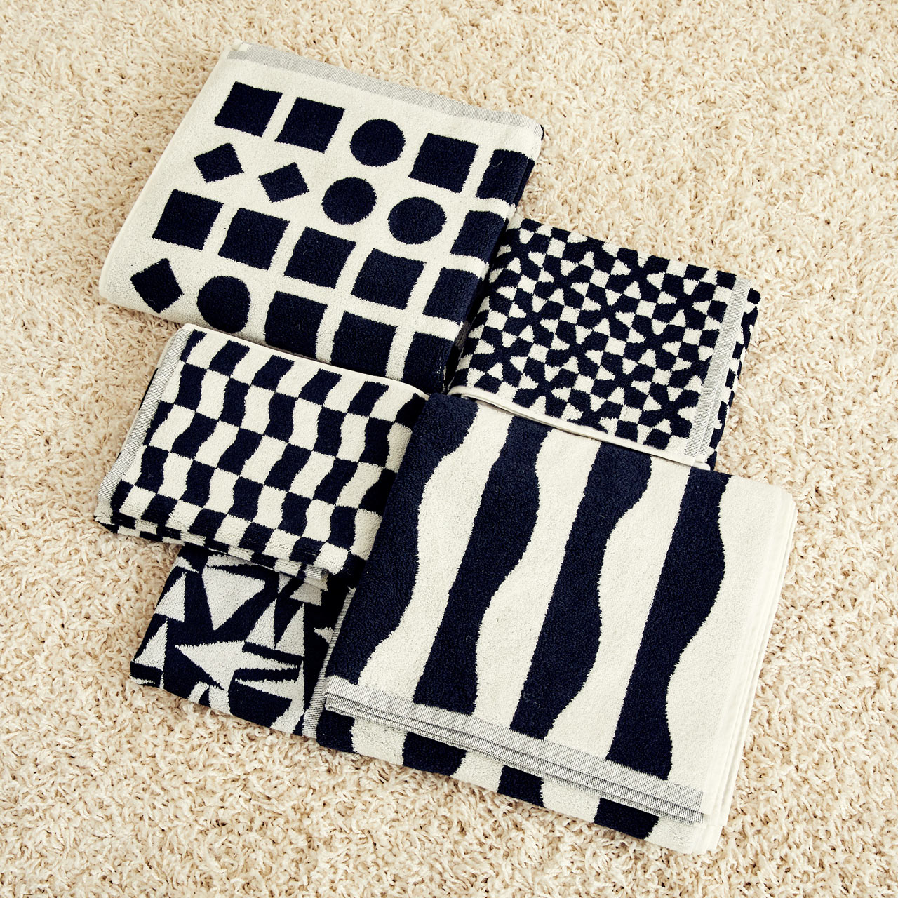 Dusen Dusen Introduces Their Black and White Towel Collection