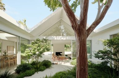 A Remodeled Eichler Home With a Central Atrium in Silicon Valley