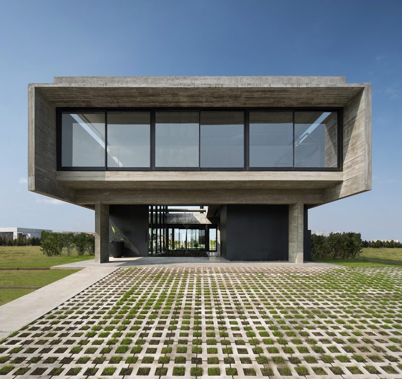 Casa Castaños: A Sleek Concrete Home with Airy Details