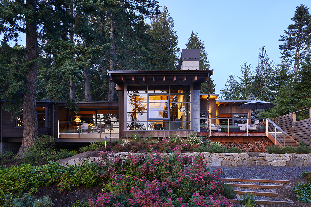 Kayak Point House Sinks Right Into Its Lush Pacific Northwest Surroundings