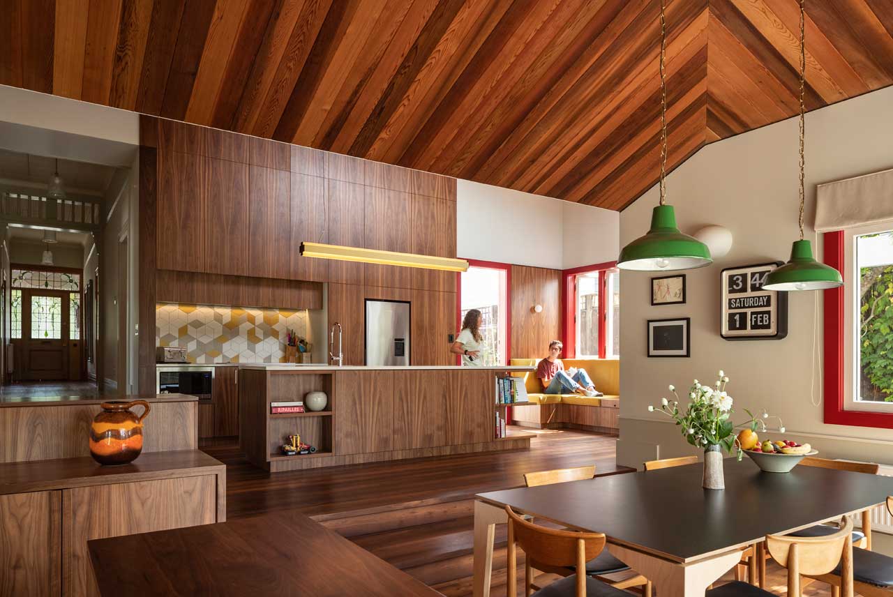 Auckland’s Split House Boasts Cedar Ceilings and a Wooden Screen