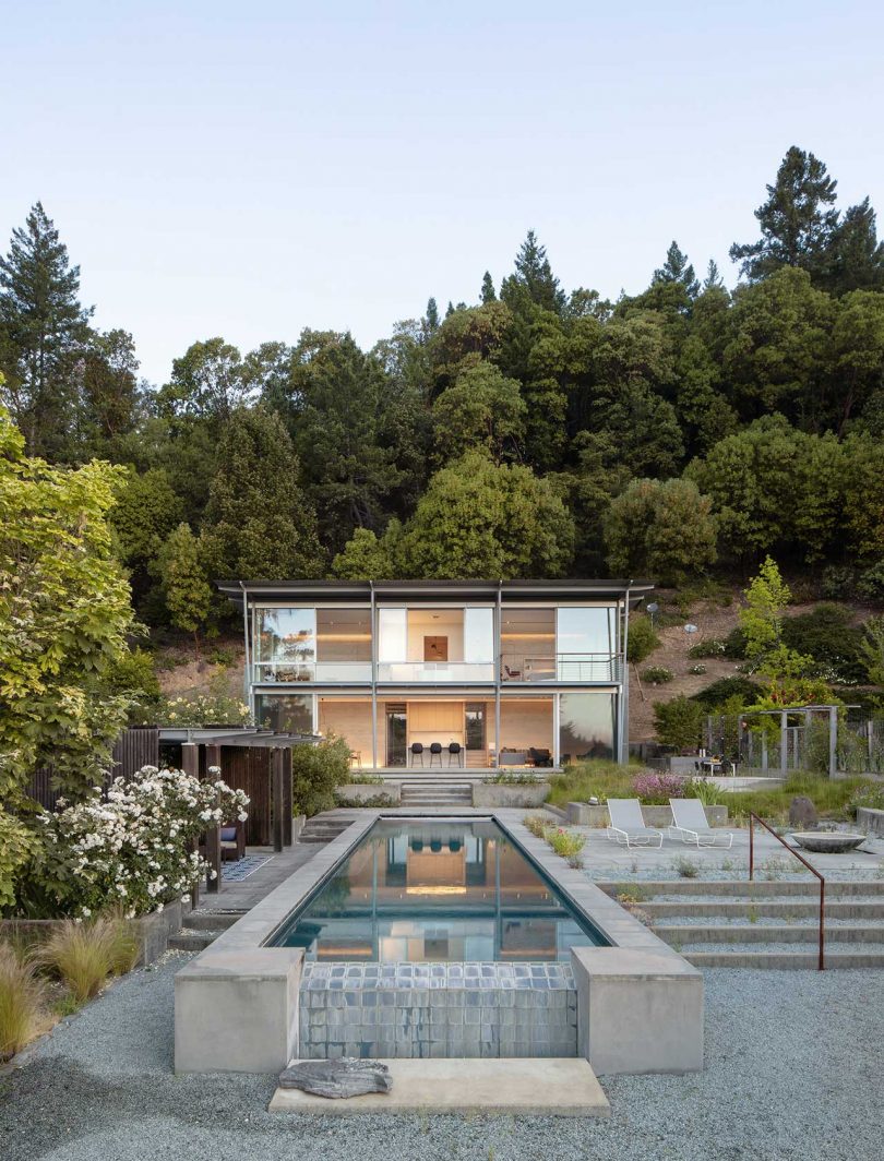 A Glass-Fronted Weekend Retreat in the Hills Above Sonoma Wine Country