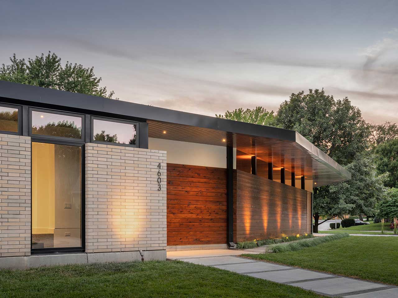 The Homestead Residence in Kansas Gives Nod to Mid-Century Modern Design