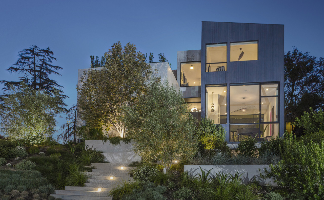 The Garden House in LA Balances Privacy With Full Immersion Into Nature