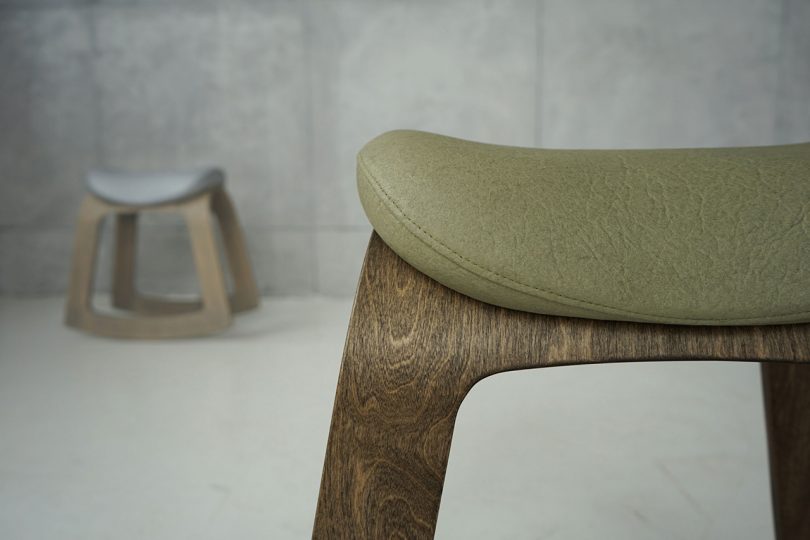 https://design-milk.com/images/2021/04/Muista-Ananas-Desk-Stool-12-810x540.jpg