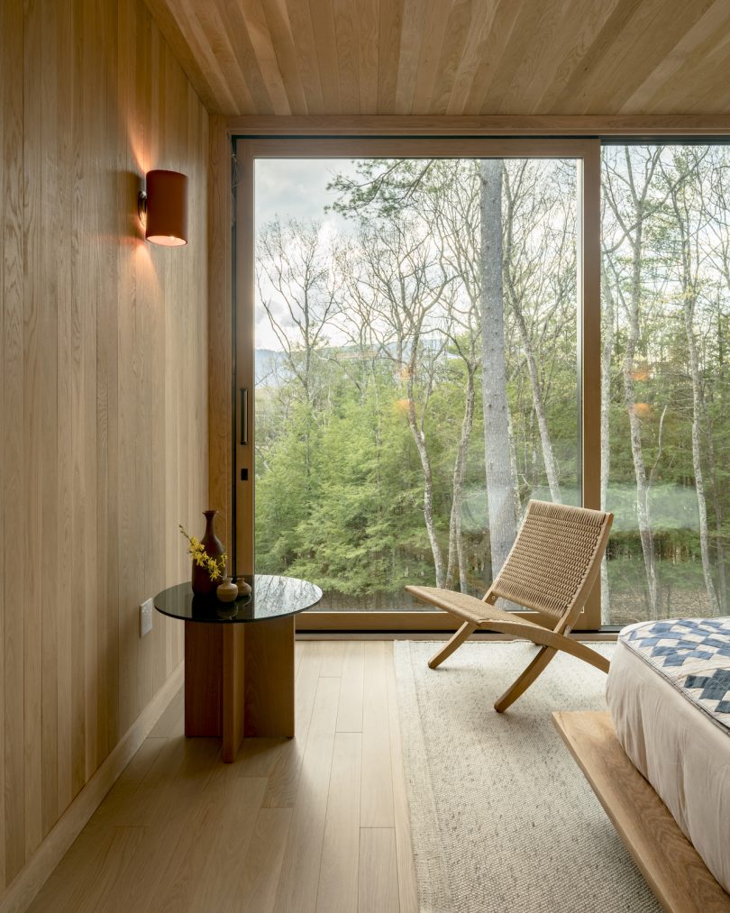 Piaule cabin interior with Carl Hansen Cuba Chair